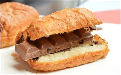 Mince, j'ai oublié mon goûter mais j'ai seulement un morceau de pain et un carré de chocolat.