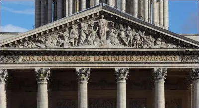 Quelle femme de lettres a eu des funérailles nationales ?