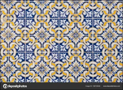Comment s'appelle le carreau de faïence émaillée à dominante bleue très répandu au Portugal ?
