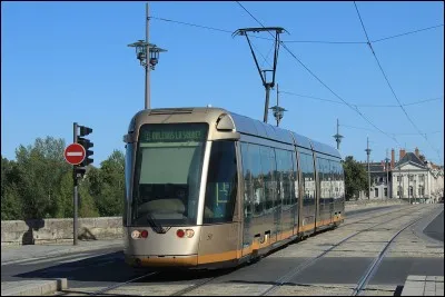 Je suis deux lignes de tramway. Qui ment ?