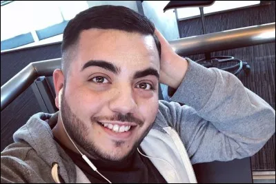 Qui a arraché un cheveu à la cliente de Jaja ?