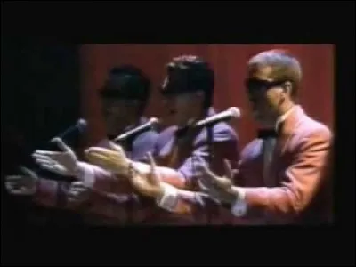 ''Omelette'' est une chanson inspirée de ''Homeless'' qu'a sorti en solo un des membres d'un célèbre duo des années 60 dont le nom était Tom et Jerry à ses débuts. Qui est cet artiste ?