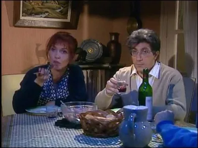 Dans ''Histoire de la télé'', l'enfant (Dominique Farrugia) demande comment on fait des bébés à son père (Alain Chabat) alors qu'est diffusé à la télé un documentaire animalier très explicite ! Quel animal peut-on y voir en train de copuler ?