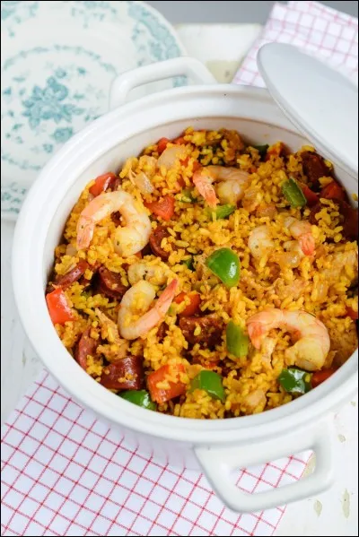 Regardez bien l'illustration ! Et dites voir quel patronyme ne sera pas présent à la table...