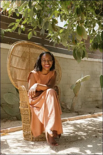 Regardez l'illustration ! Choisissez aussitôt la bonne actrice... sans hésitation...