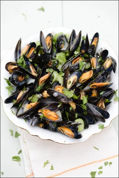 Regardez bien l'illustration ! Quel est le métier de celui qui va déguster ce plat ?