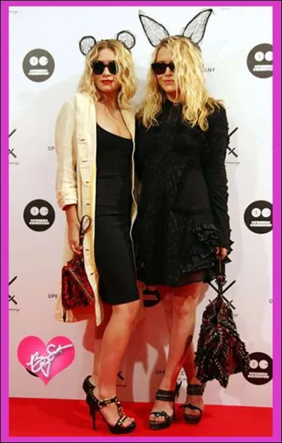 Sous ces oreilles de lapin, deux modeuses ayant démarré actrices comme bébés, dont l'une est désormais la belle-soeur de Nicolas Sarkozy