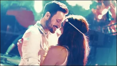 Qui chante "Et tu danses avec lui" en 1985 ?