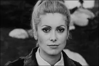 Catherine Deneuve est née...