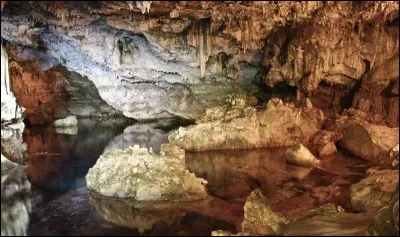 Parmi ces quatre grottes, laquelle est la plus grande ?