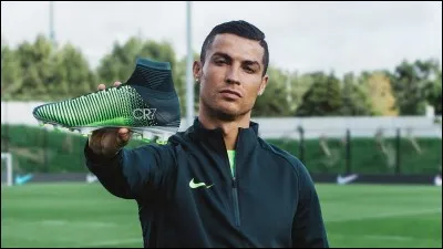 Qui est ce joueur de foot ?