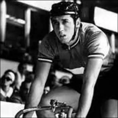 Il a été triple champion olympique de cycliste sur piste, et sept fois champion de monde de vitesse en 1966 et 1975, c'est :