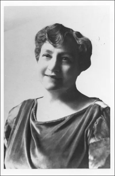 Cette journaliste, femme politique et féministe (1864 - 1936) qui a défendu le droit de vote des femmes dès le début du XXe siècle, c'est :