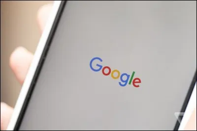 En septembre 2015, quel changement de nom a annoncé Google pour sa société holding ?