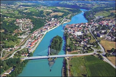 Parmi ces quatre fleuves, lequel est le plus petit d'amont en aval ?