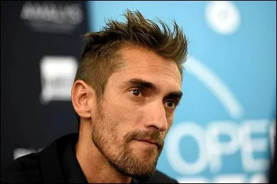Ce joueur de tennis, né en 1976, qui a remporté la Coupe Davis en 2001, c'est Nicolas...