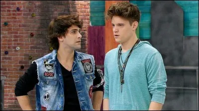 Il est honn&ecirc;te et un livre ouvert. Il est pr&ecirc;t &agrave; tout donner pour ses amis :