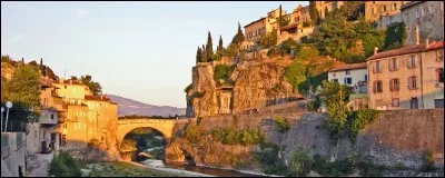 Le cheval voyageur habite à Orange, mais il aimerait aller à Montpellier. Le seul souci, c'est qu'il n'est pas certain de la distance à parcourir. À vol d'oiseau il suppose qu'il y a 126 km de distance, a-t-il raison ?