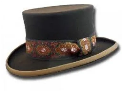 Quel chanteur italien au célèbre chapeau a sorti ''Il Volo'' en 1996 ?