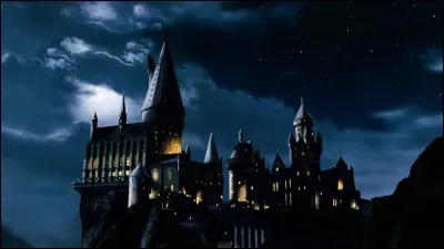 Comment s'appelle l'&eacute;cole o&ugrave; Harry Potter &eacute;tudie ?