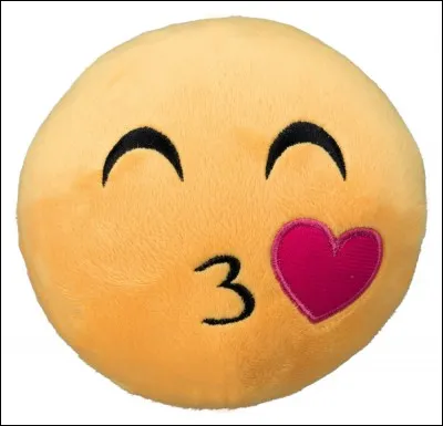 "J'adore ce jeu, c'est plus fort que moi !", s'exclame-t-il : 
"M. et Mme Émie ont une fille, comment s'appelle-t-elle ?"