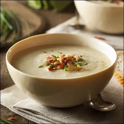 "L'enfant mange une bonne soupe aux oignons".
Si nous transformions cette phrase à la voie passive, quelle serait la bonne réponse ?