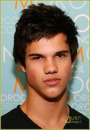 Avec qui, dans la vraie vie, avec qui Taylor Lautner tait-il en couple ?