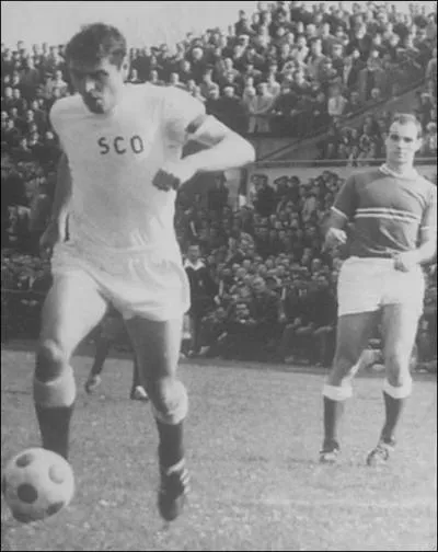 Attaquant international et milieu du SCO pendant une bonne partie des annes 1960, c'est ?