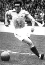 La 1re grande vedette du SCO, ici sous l'habit de l'Equipe de France avec laquelle il joua deux coupes du monde (1934 et 38), surnomm 'Feu-follet' pour sa rapidit et sa technique, c'est ?