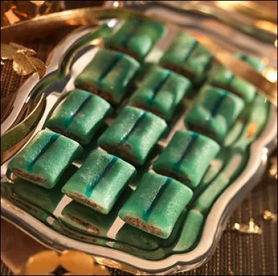 Notre amie Nadvar connaît mon goût pour les bonnes choses ! Elle est allée chez son "Voisin", le meilleur confiseur de Lyon, pour y chercher des :