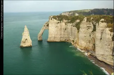 Dans quel département se trouvent ces falaises ?