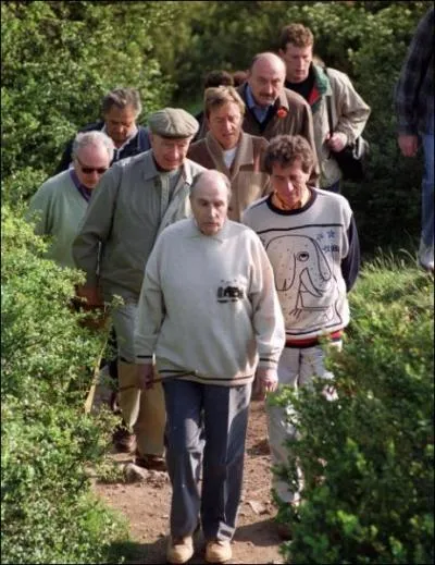 Dans quel département se trouvent ces personnages pour un pélerinage annuel ?