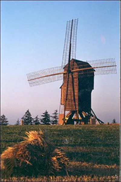 Dans quel département se trouve ce moulin célèbre pour sa bataille ?
