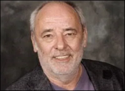 Qui accompagnait Maxime Le Forestier pour faire les choeurs sur ''Chienne d'idée'' ?