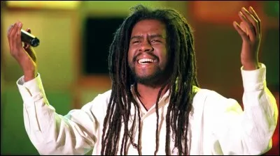 ''Chacun sa route'' est une chanson de Tonton David qui fait partie de la bande originale d'un film avec Thierry Lhermitte et Patrick Timsit. Comment s'appelait le jeune garçon héros de ce film ?