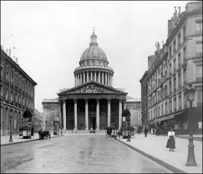 Dans quelle ville française se trouve le Panthéon ?