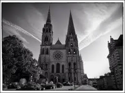 Dans quelle ville française se trouve cette cathédrale ?