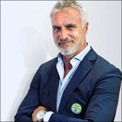 Une question un peu difficile : le présentateur de l'émission "La France à un incroyable talent" est un ancien...