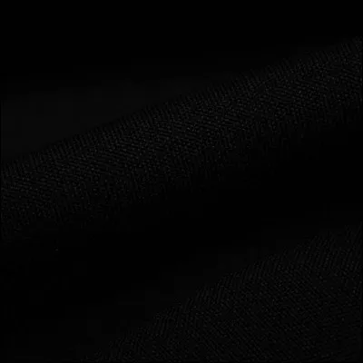 La porte que tu as emprunt&eacute;e te conduit dans un endroit sombre et chaud. Tu &eacute;touffes. Que fais-tu ?