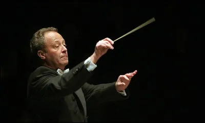Ce chef d'orchestre, né en 1947, directeur musical de l'Orchestre National de France à partir de septembre 2017. C'est Emmanuel...