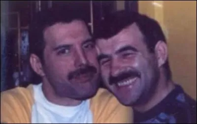 Pour qui est la chanson "Love of my life" ?