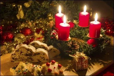 Traditionnellement, que pose-t-on sur la couronne de l'Avent ? (en quatre exemplaires)