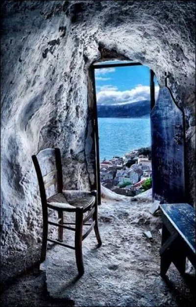 Où se situe Cefalù ?