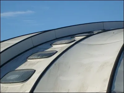 Quel acteur joue dans "La Piscine" ?