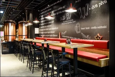 Qui est l'acteur de Gary King (personnage principal) dans le film "The World's End" (ou "Le Dernier pub avant la fin du monde") ?