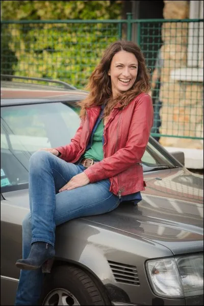 Dans la s&eacute;rie TV "Sam", quelle est la profession de Sarah-Am&eacute;lie Moreau (Sam) ?