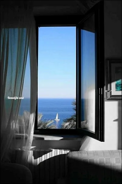 Quelle actrice jouait dans le film "Une femme &agrave; sa fen&ecirc;tre" ?