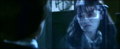 Le jour de sa mort, à cause de qui Mimi Geignarde se réfugie-t-elle dans les toilettes des filles ?