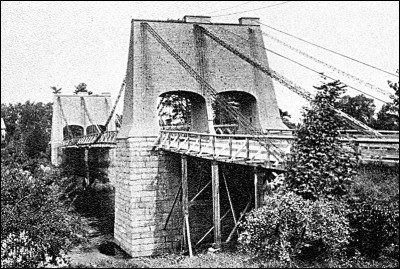 La photographie illustre le troisième pont que cet ingénieur conçut en 1810 ; il est considéré comme le premier constructeur de ponts suspendus modernes. 
Il est né en Irlande mais ses parents ont émigré aux États-Unis. Il est devenu un éminent politicien et dès 1801, il eut la science de faire construire le premier pont suspendu avec des chaînes en fer forgé reprenant les efforts du tablier :