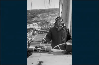 La chanson " Manu Manuréva Où es-tu, Manu Manuréva? Bateau fantôme toi qui rêvas Des îles et qui jamais n'arriva..." rend hommage à un navigateur français : lequel ?